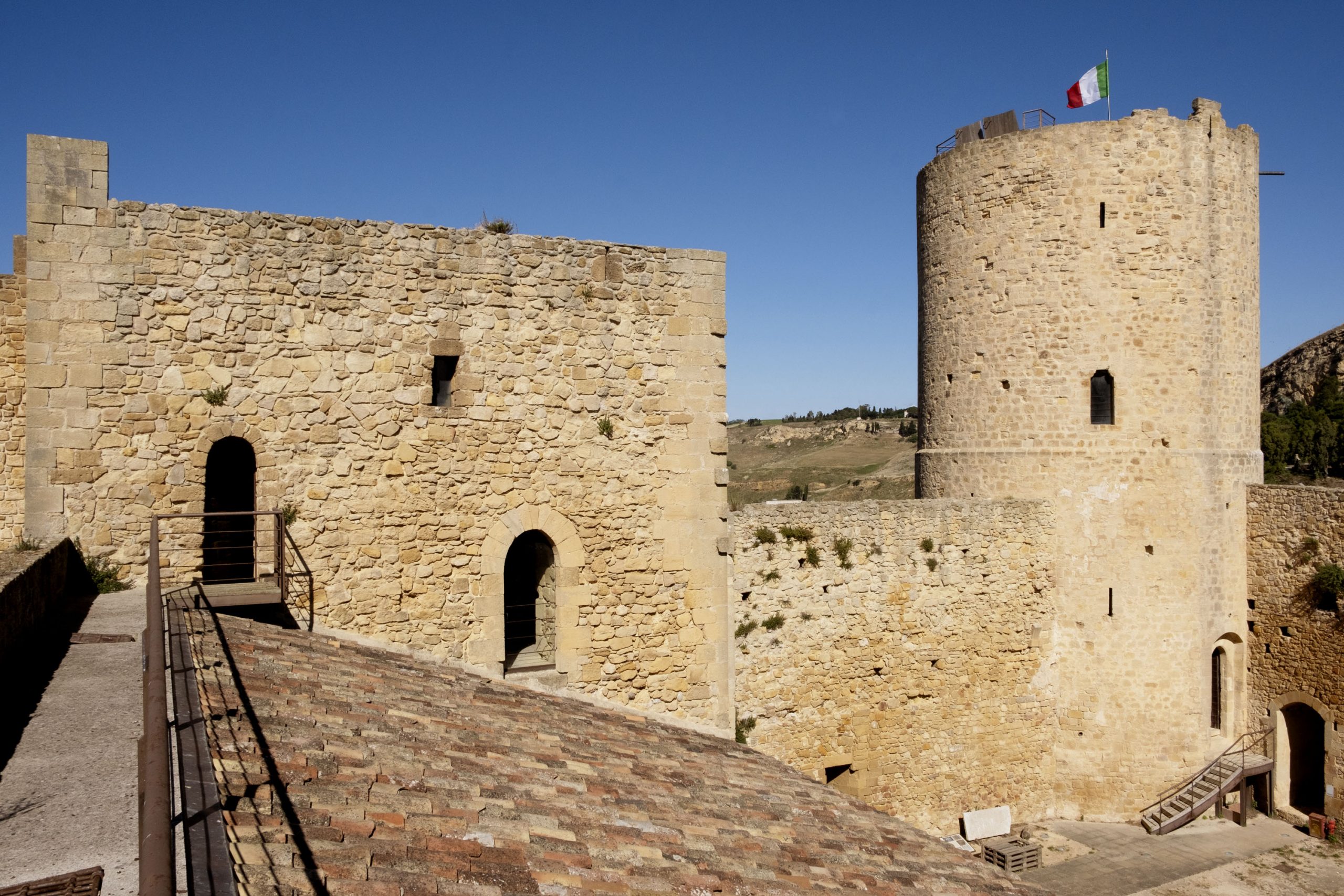Piazza Alicia e Castello Normanno-Svevo